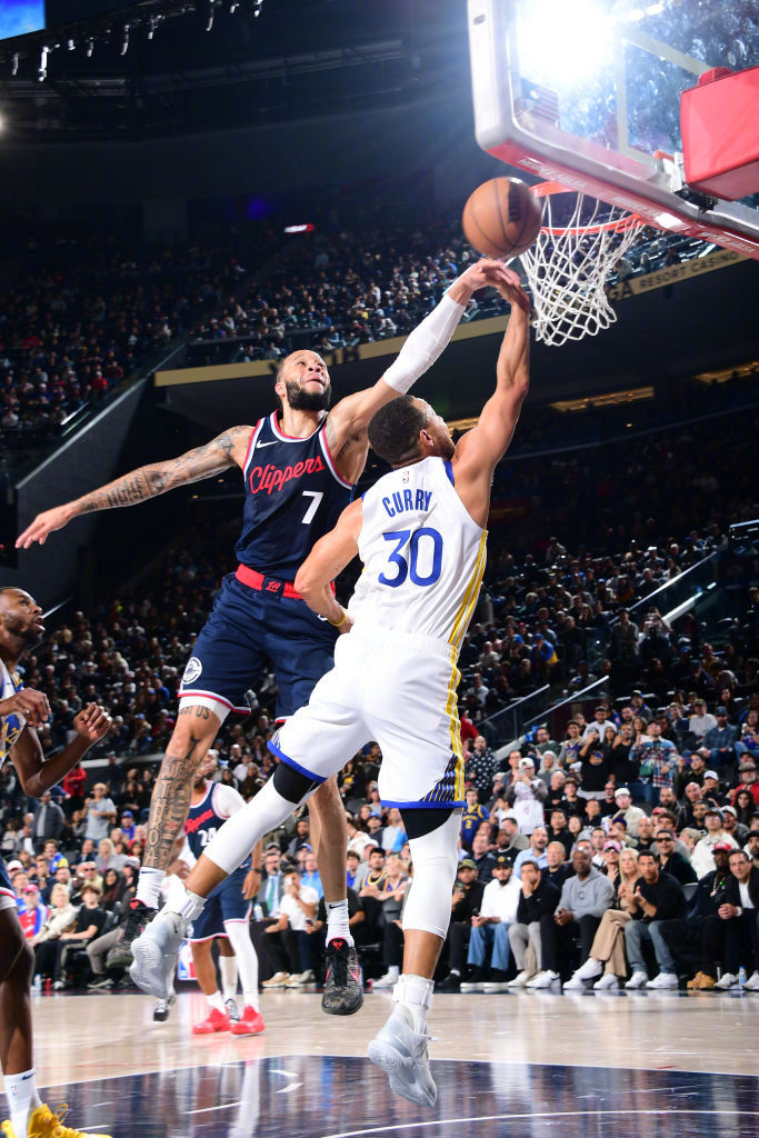 关于快船队员备战状况良好在主场迎战年轻有为的对手的信息