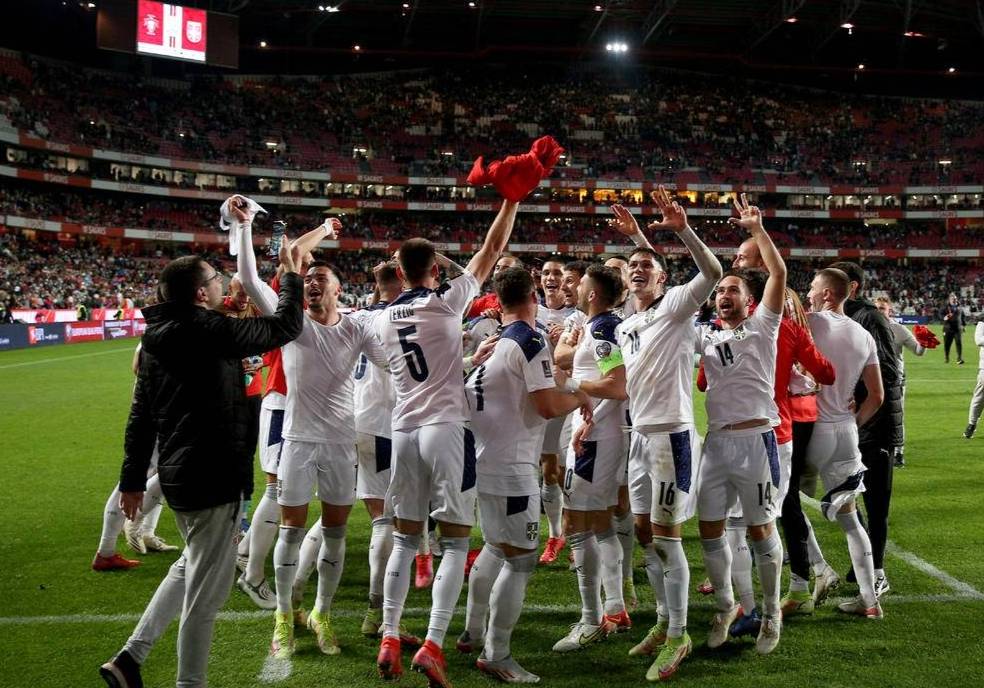 包含巴列卡诺客场胜塞维利亚，取得关键胜利的词条