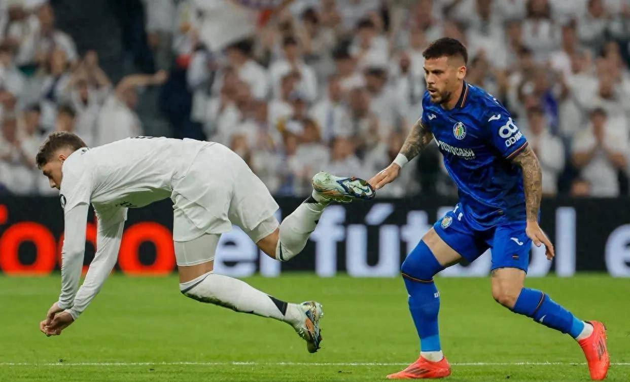 皇马客场战胜赫塔费,取得三分的简单介绍 皇马客场战胜赫塔费,取得三分的简单介绍