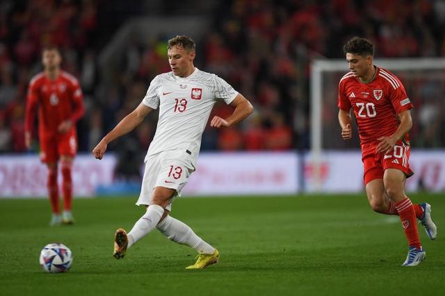 开云下载-欧洲国家联赛场上精彩纷呈,球员场下风采吸引眼球