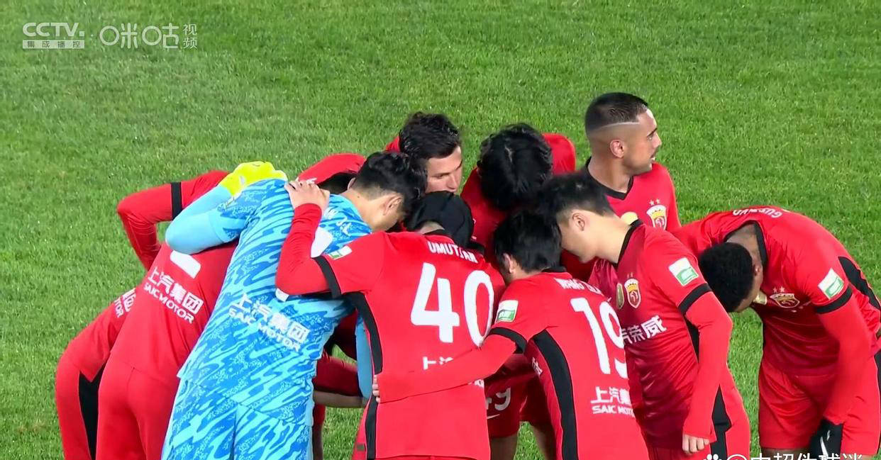 开云体育中国-上海上港客场逼平,艰难保住榜首位置